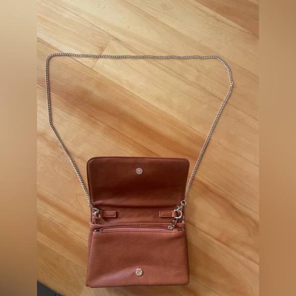 Elegant Brown Woven Clutch with Removal Gold Chain - Picture 6 of 7